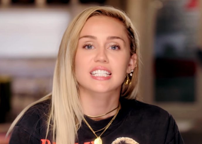 Miley Cyrus Reveals Sister Noah Spat in Her Mouth After They Performed Together at Recent Gig